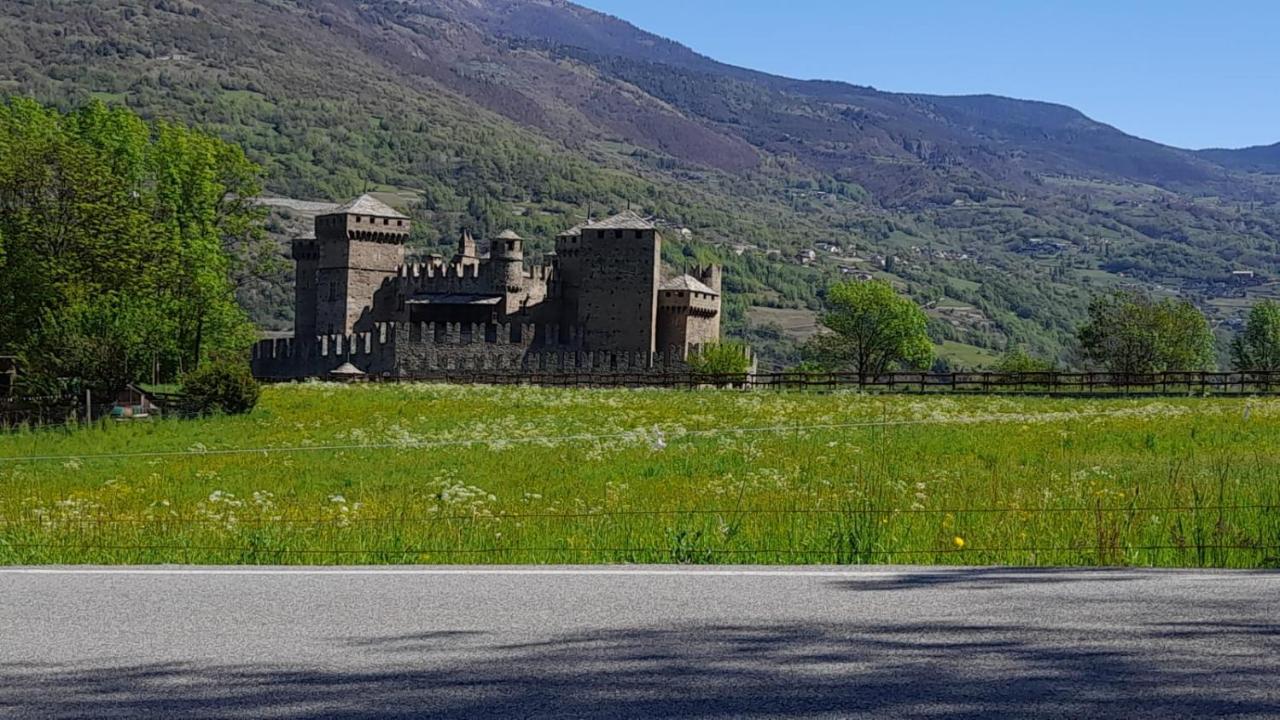 Vue Du Chateau Villa Fenis Dış mekan fotoğraf